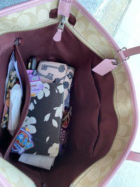 The typical mom purse... wallet, keys, trash, snacks for the girls, a discarded hair tie and my Kindle.